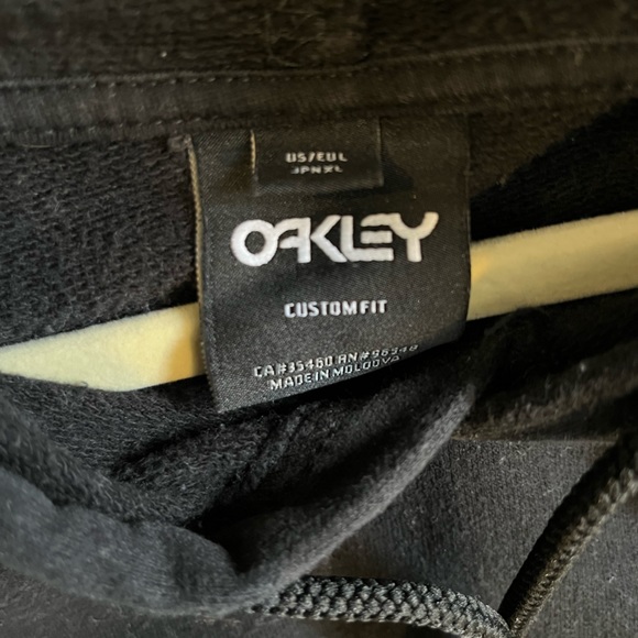 Camo and Black Oakley Hoodie - Picture 2 of 3
